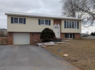 1118 Kessler Dr, Shippensburg, PA 17257