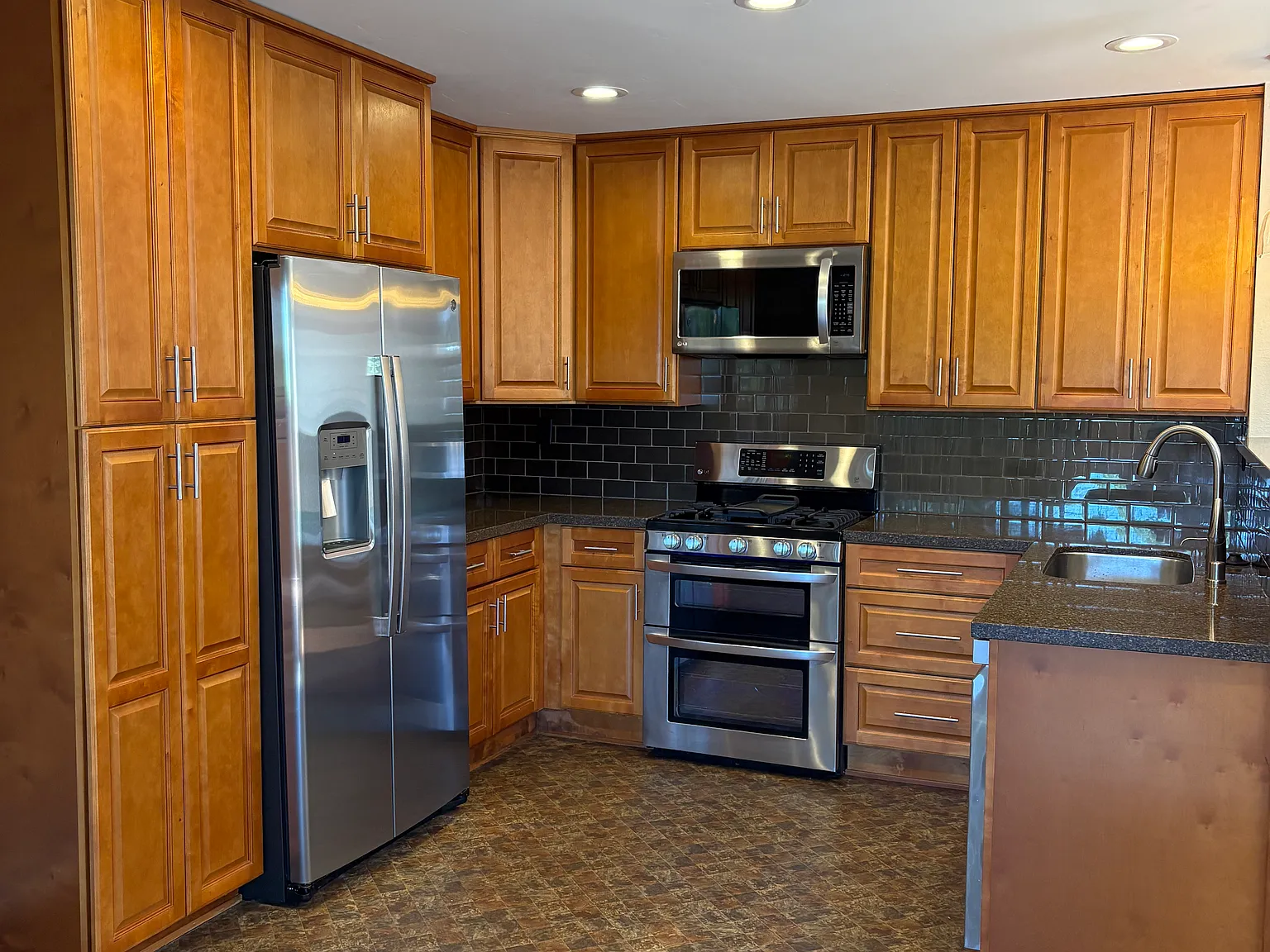 2 bed, 2.5 bath, 1350 sqft, $3,500 — Photo 2