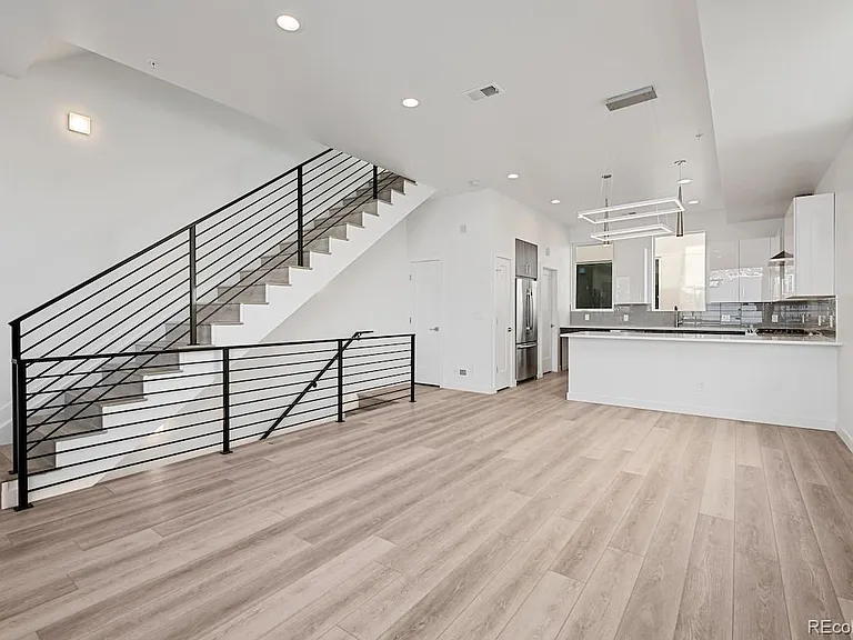 1624 Irving St #1 — Photo 10