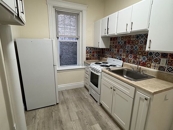 4th image of 27 Park Dr APT 8