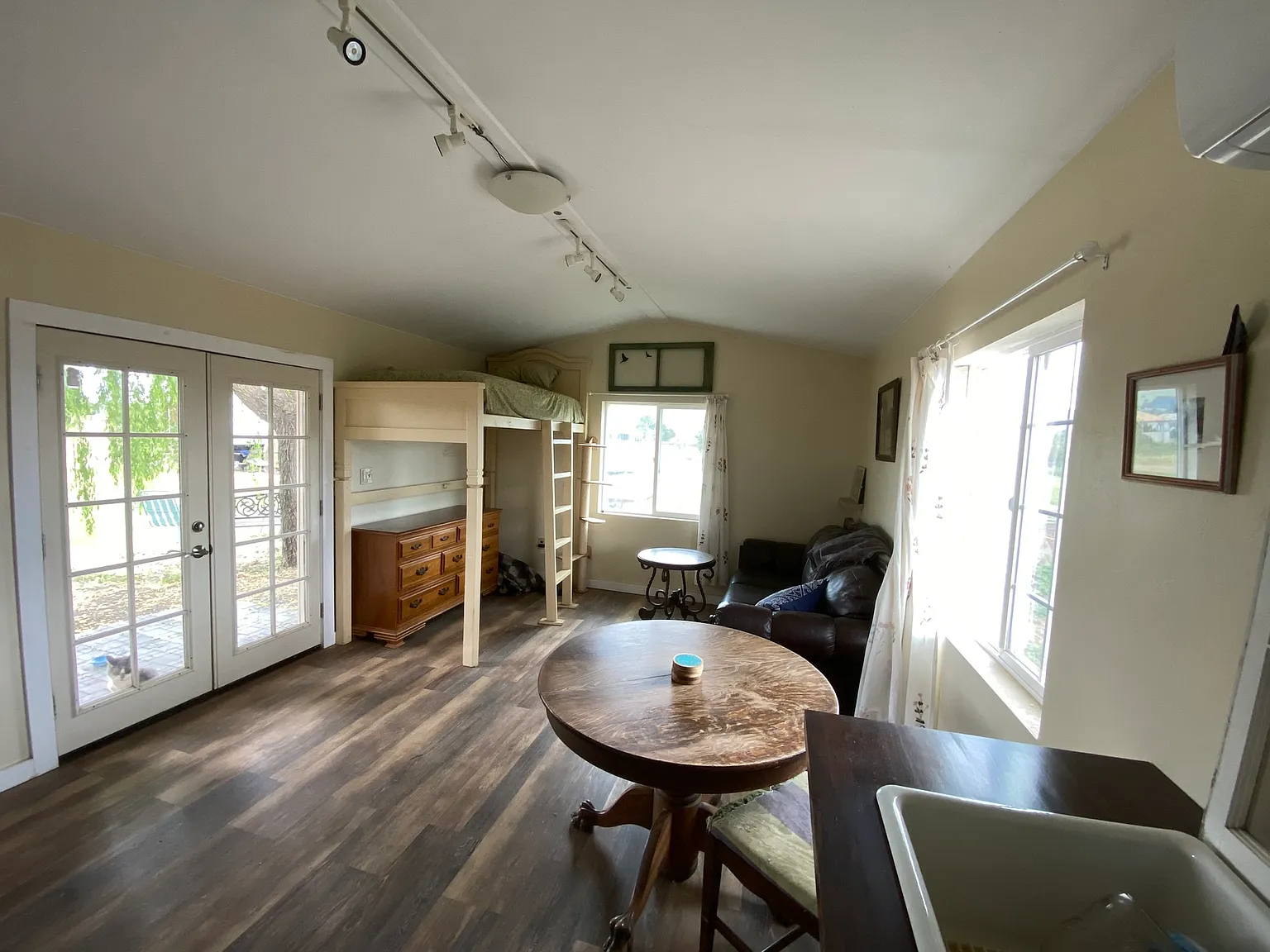Studio, 300 sqft, $1,650 — Photo 3