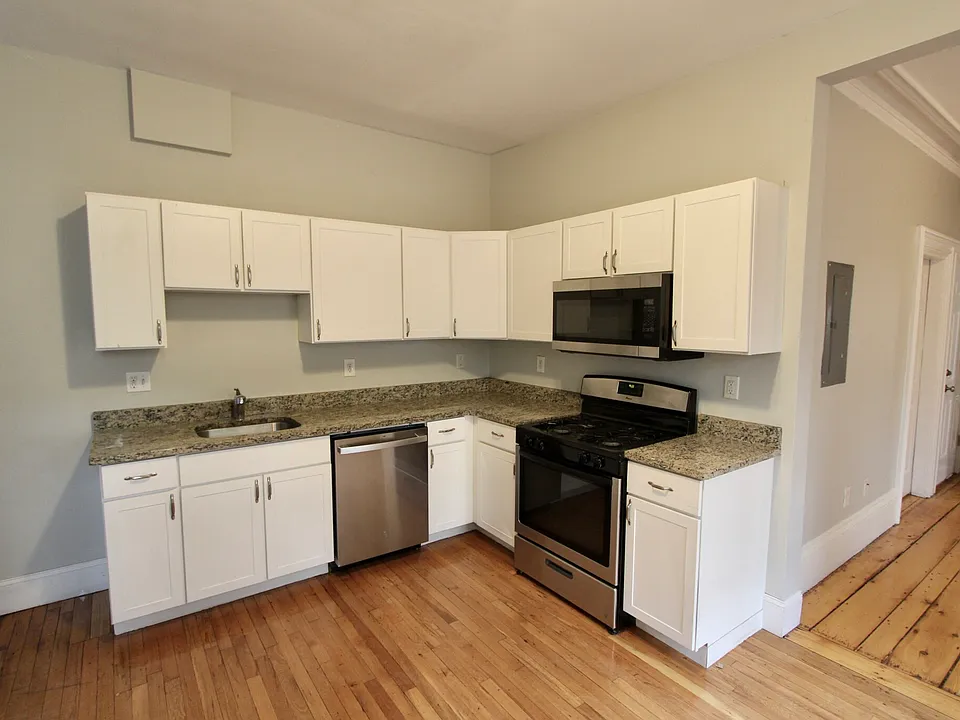126 Saratoga Street Apartments