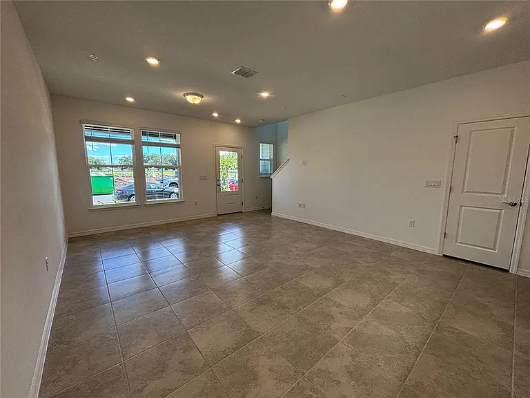 11451 Harborview St — Photo 2