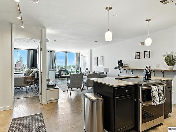 4th image of 3000 Farnam St Unit S9g