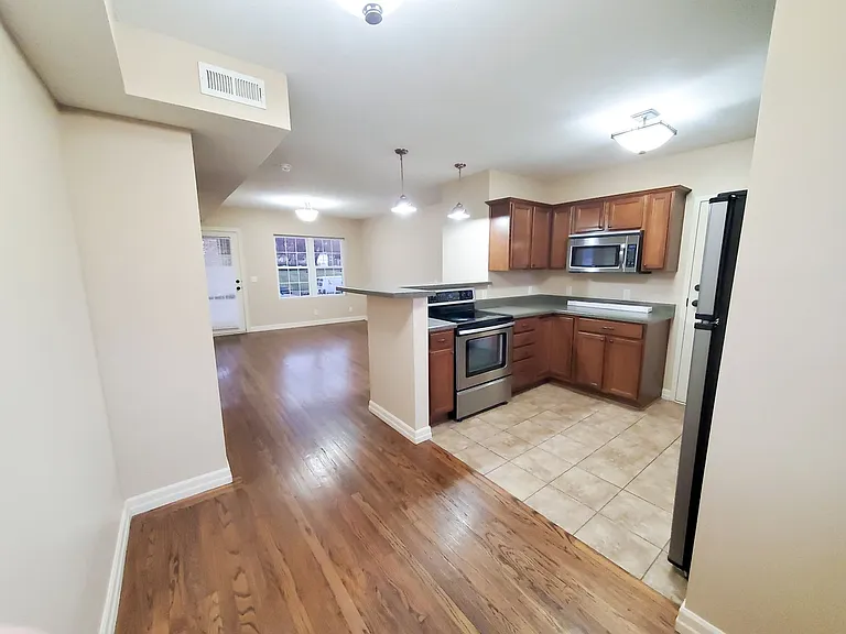 814 S 38th St — Photo 38