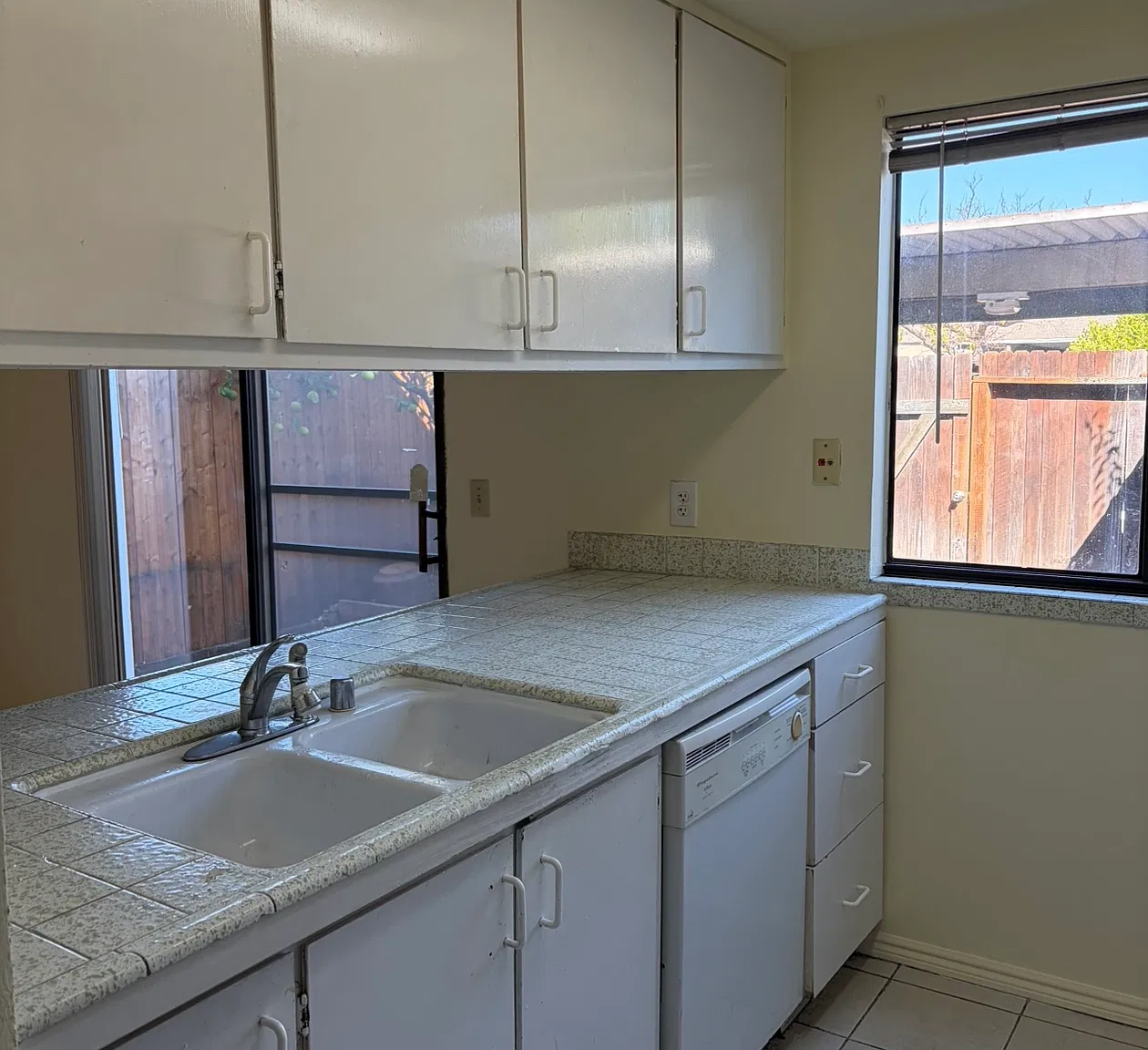 3 bed, 1323 sqft, $4,250 — Photo 3