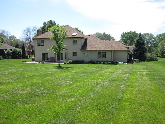 2nd image of 889 Kingston Ln