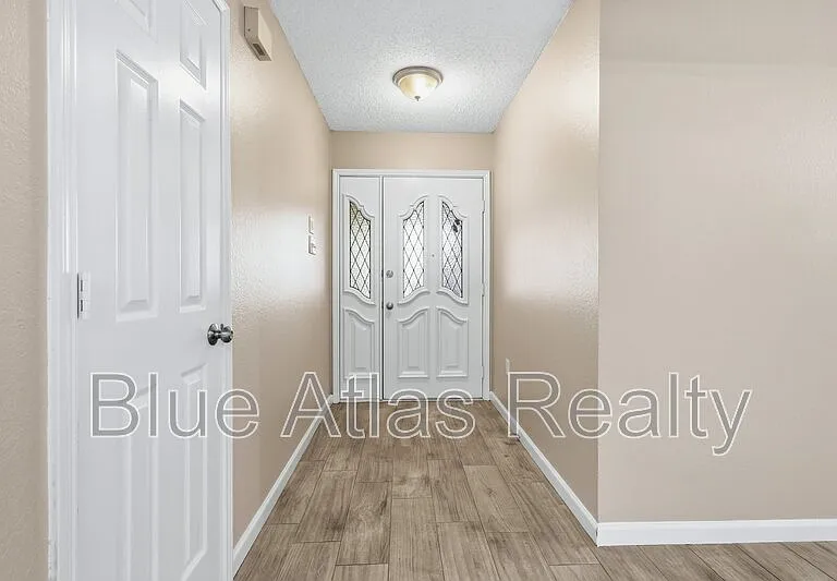 6526 Aires Dr — Photo 3