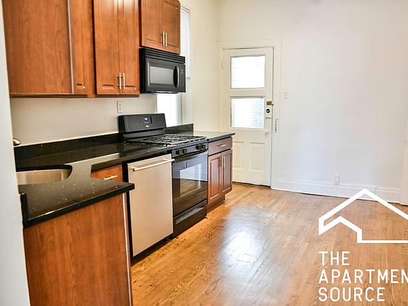4th image of 2612 N Marshfield Ave #1F