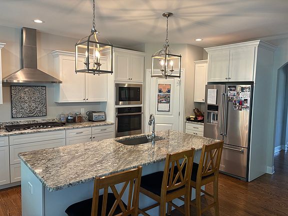 5th image of 941 Blackberry Shore Ln