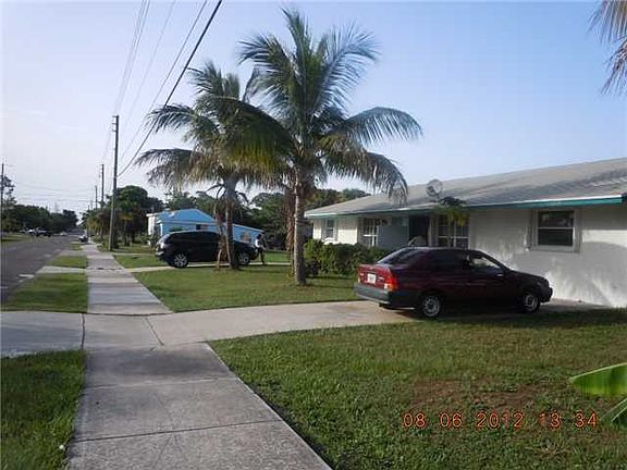 2nd image of 3087 SE Golden Gate Ave