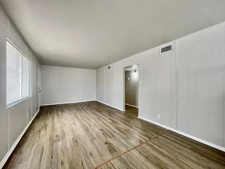 1116 Advance St — Photo 2