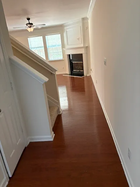 3 bed, 2.5 bath, 1768 sqft, $1,990 — Photo 3