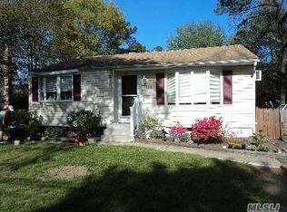 1633 N Gardiner Dr, Bay Shore, NY 11706
