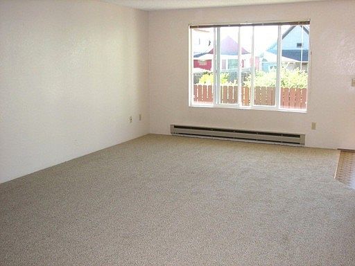 4th image of 401 2nd St APT 1