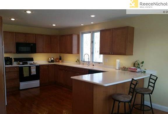 Bright and open Kitchen with Breakfast Bar.
