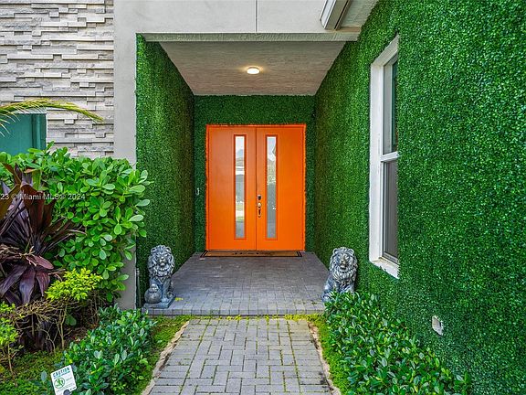 4th image of 16040 SW 41st St