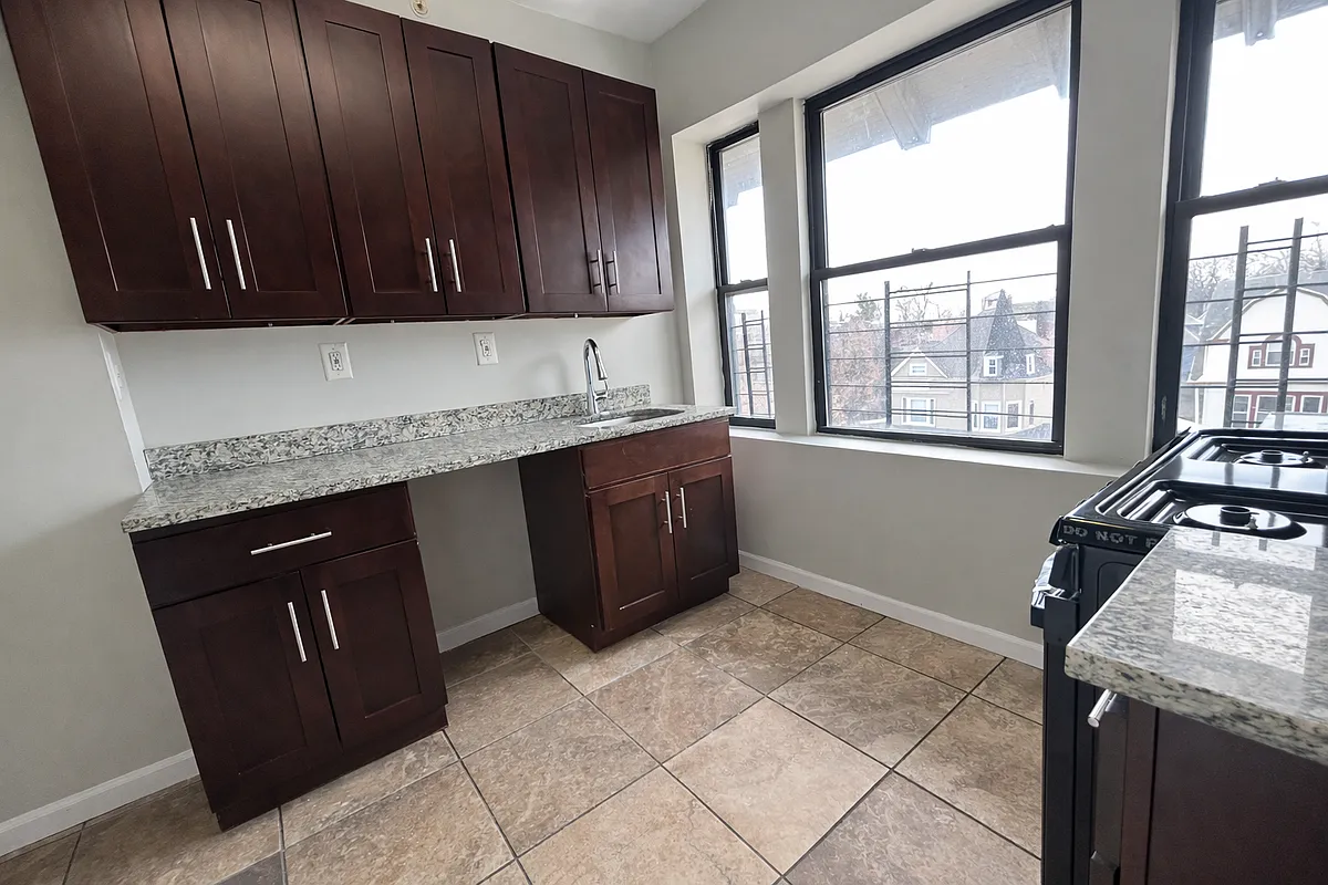Building Photo - 74 Lenox Ave #404