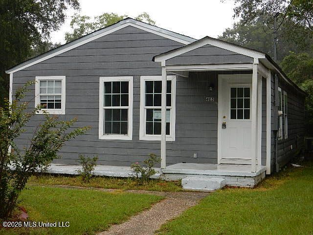 1st image of 403 Klondyke St
