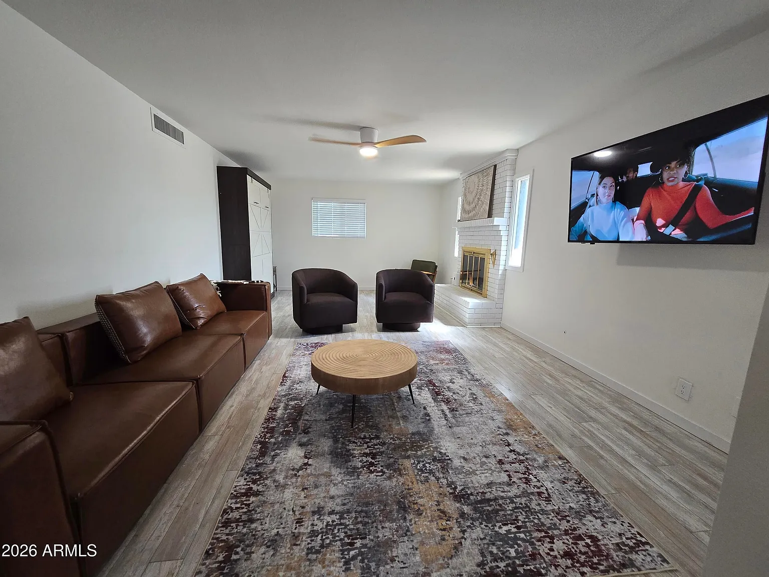 3 bed, 1370 sqft, $2,600 — Photo 4