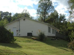 668 Ridge Rd, Caryville, TN 37714