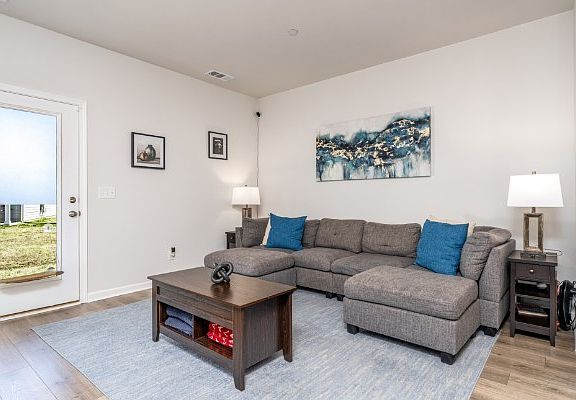 3rd image of 166 Grayson Cir