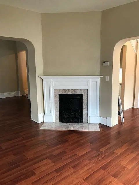 309 Chatsworth St N — Photo 2