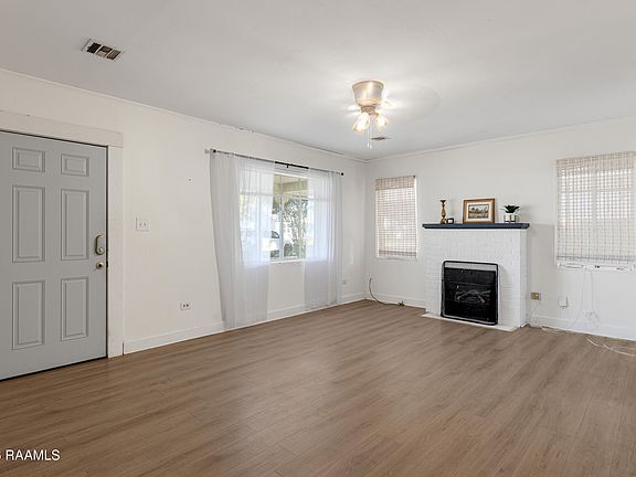 4th image of 306 Allen St