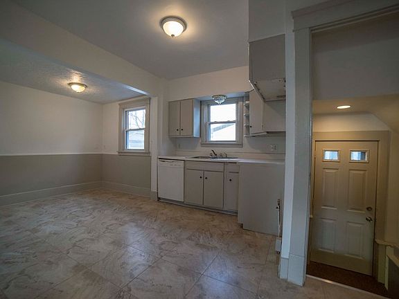 2nd image of 844 Kenilworth Ave SE