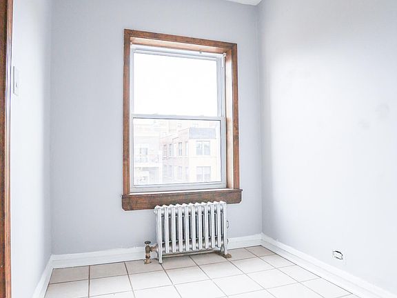 2nd image of 6954 N Ashland Ave #302