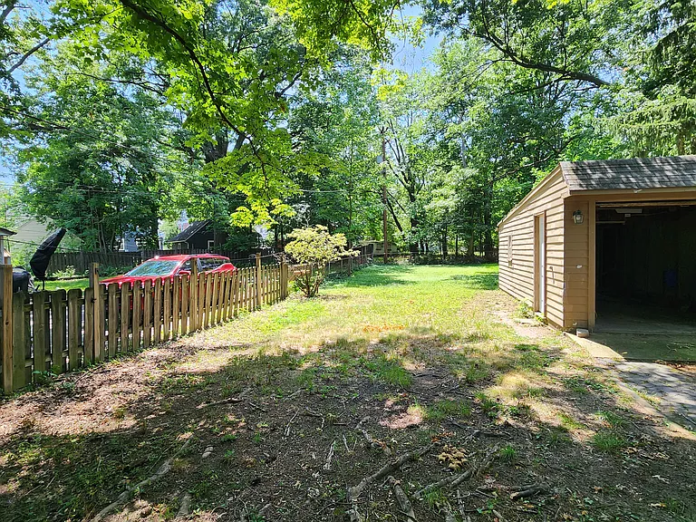 1152 Pomona Rd — Photo 10