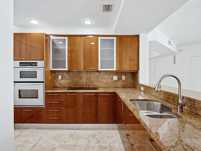 1819 SE 17th St #901 — Photo 6