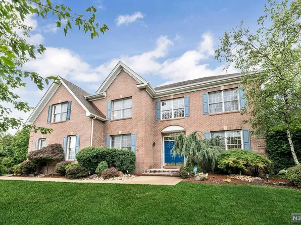 42 Almadera Dr, Wayne, NJ 07470