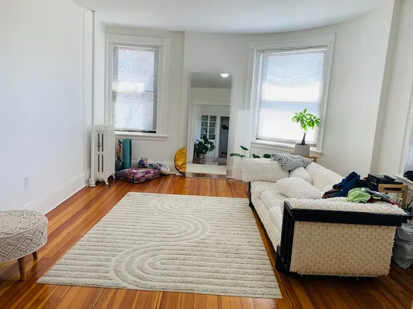 337 Washington St APT 5, Newton, MA 02458