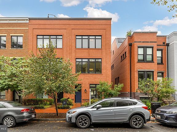 3rd image of 1311 D St SE