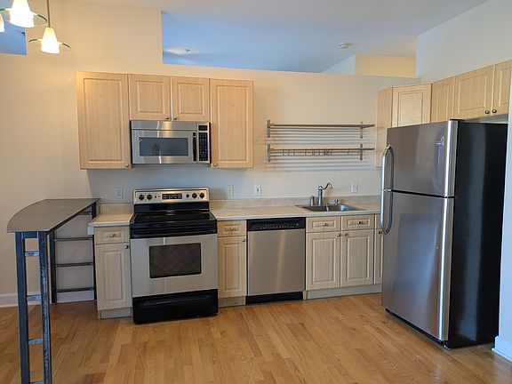 5th image of 5677 S Park Pl #204-C