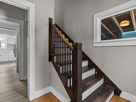 3rd image of 1014 Stuart St