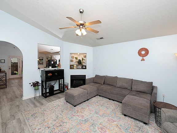 2nd image of 1153 Mountain Laurel Way