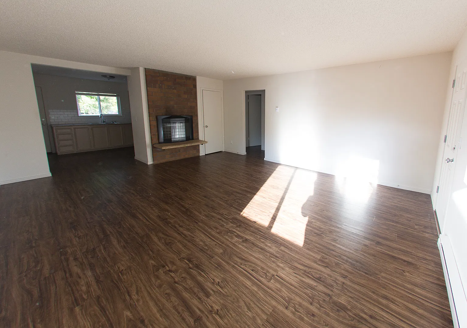 2 bed, 900 sqft, $2,050 — Photo 2
