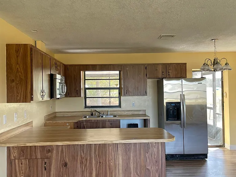 955 Lake Dr E — Photo 11