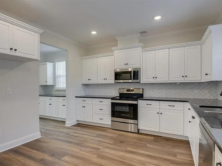 1011 Spotswood Cir — Photo 32