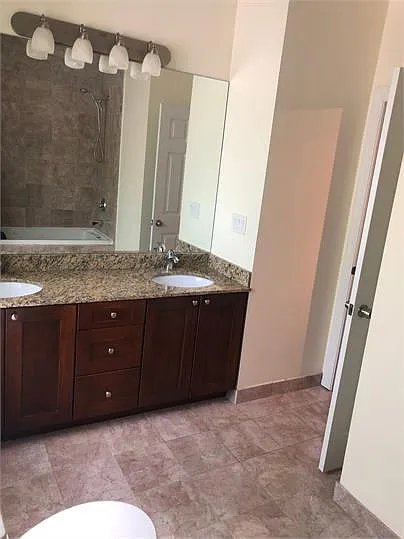 1901 N Kimball Ave — Photo 13