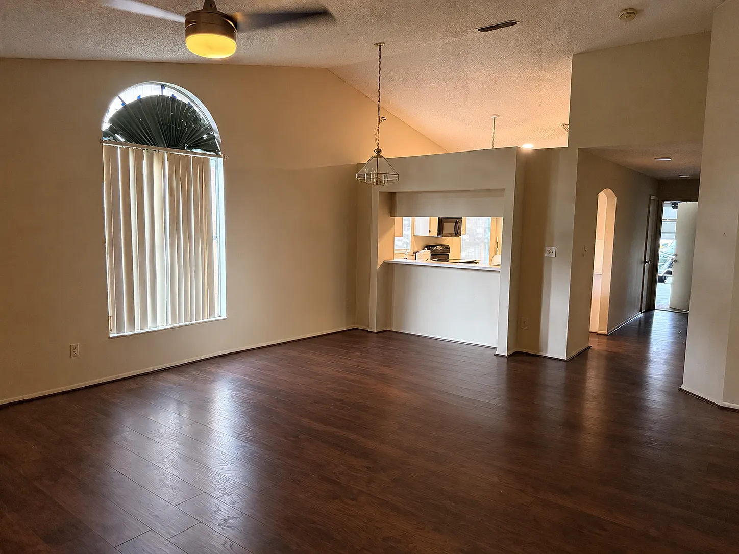4 bed, 1890 sqft, $1,450 — Photo 2