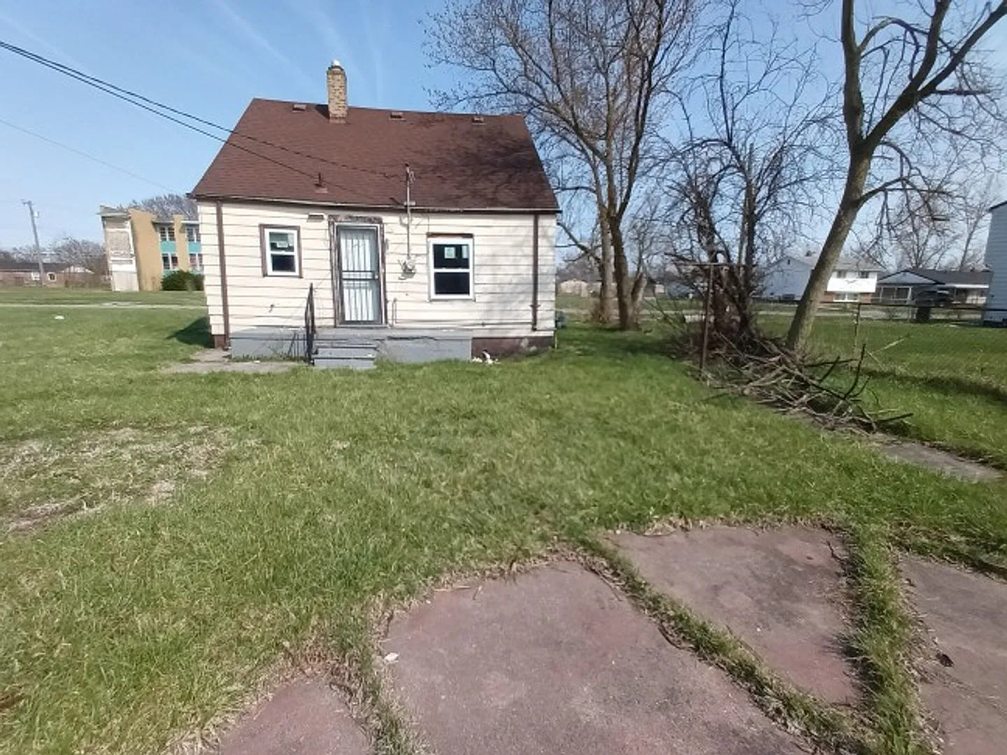 4 bed/1bath bungalow! Now Available! $1050/mo — Photo 3