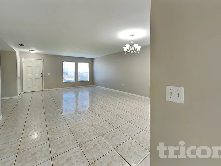 2483 Brownwood Dr — Photo 2