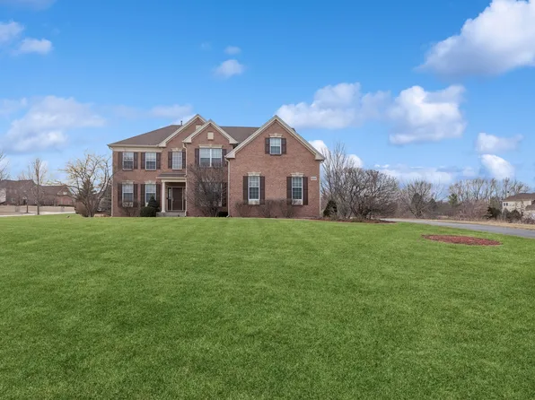 2500 Bayswater Cir, Gurnee, IL 60031