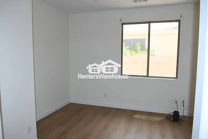 10413 W Roanoke Ave — Photo 9