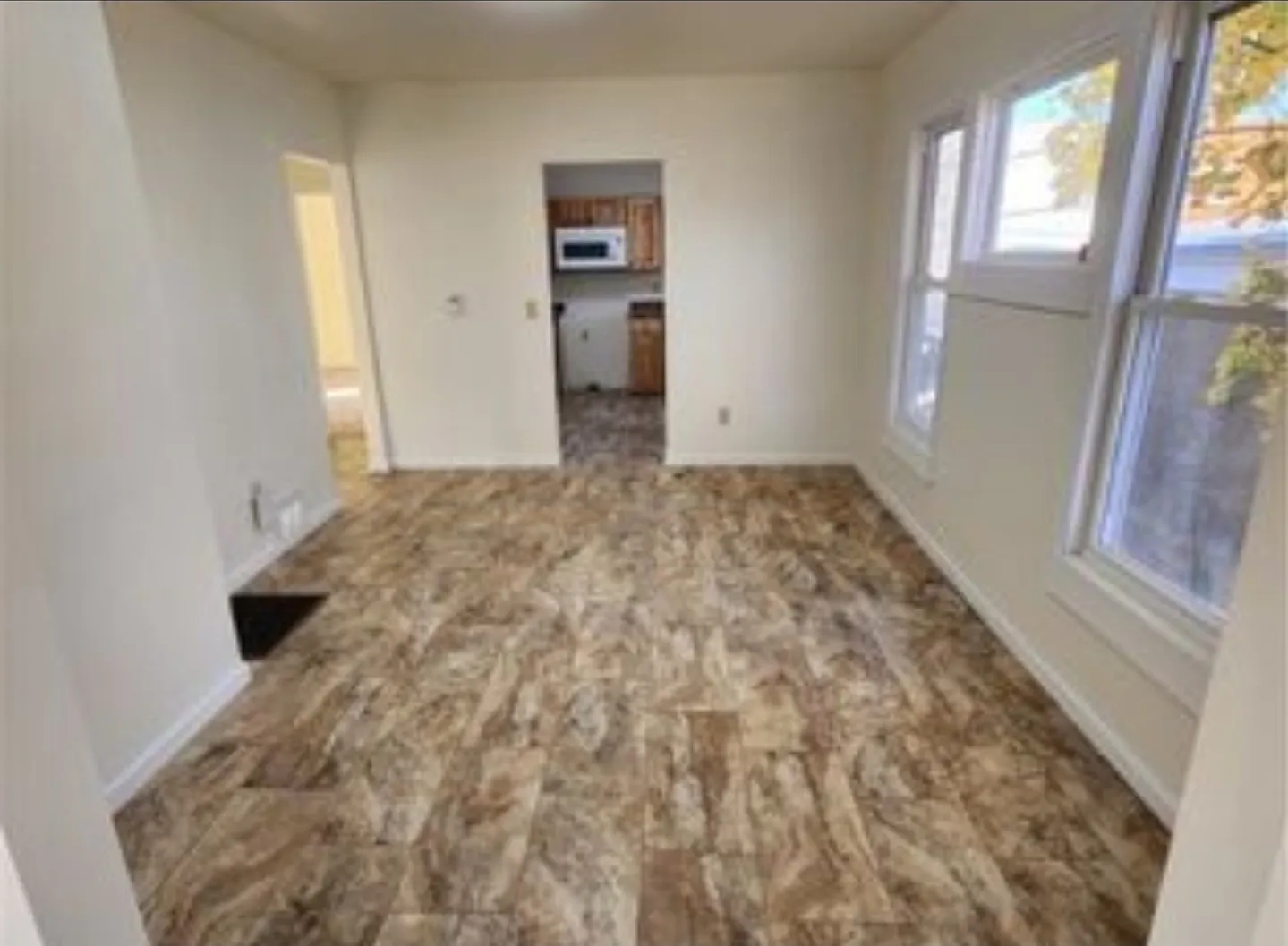 2 bed, 1012 sqft, $1,000 — Photo 4