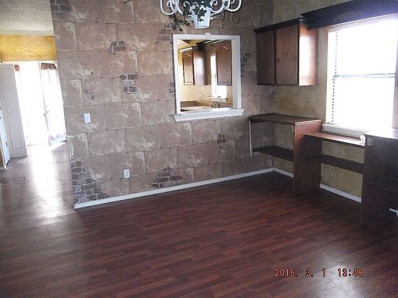 5th image of 922 W C Ave