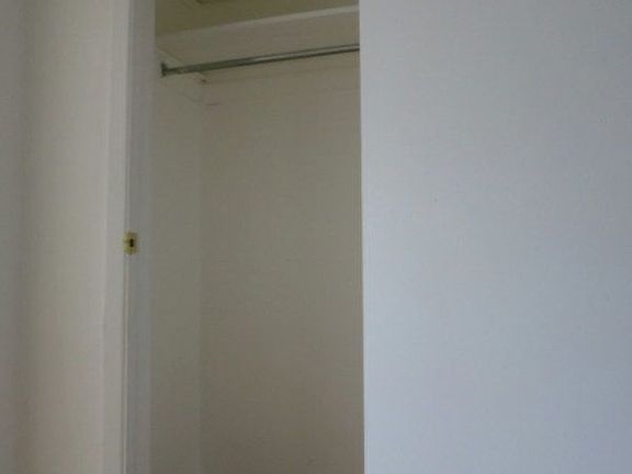 5th image of 229 Seaman Ave APT C5